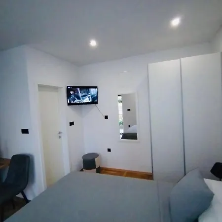 Aurora Daire Hvar Town