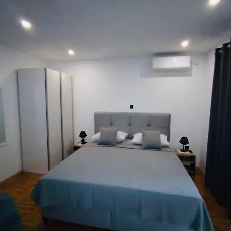 Aurora 아파트 흐바르